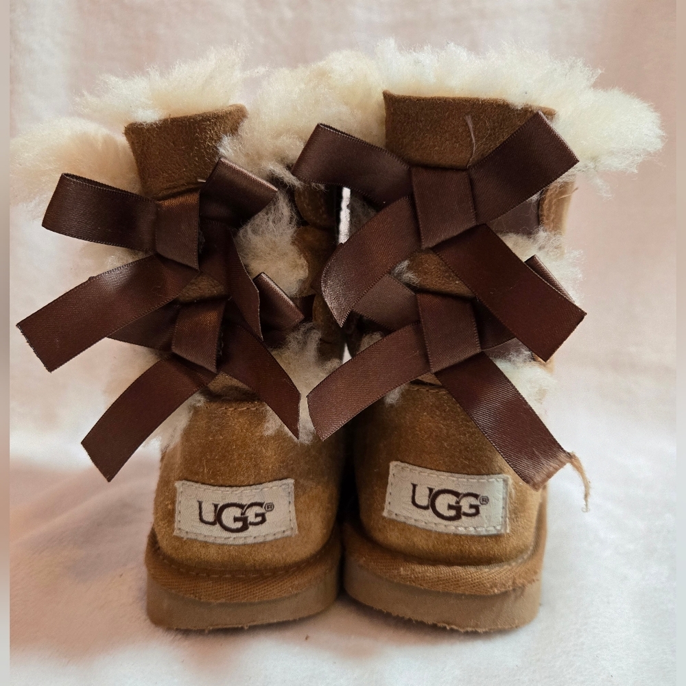 Bailey Bow UGGs Kids Size 12